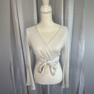 PrettyLittleThing Size 8 Bell sleeves Crop Top